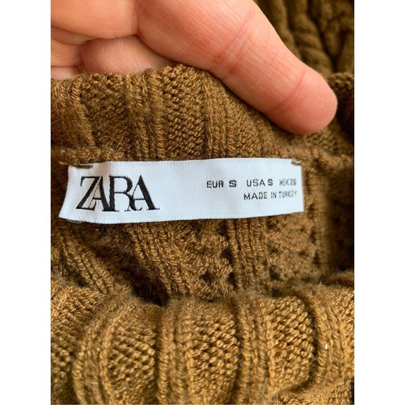 SOLD Sleeveless Cable Knit Vest Brown S gently used no visible signs of wear - Picture 9 of 12